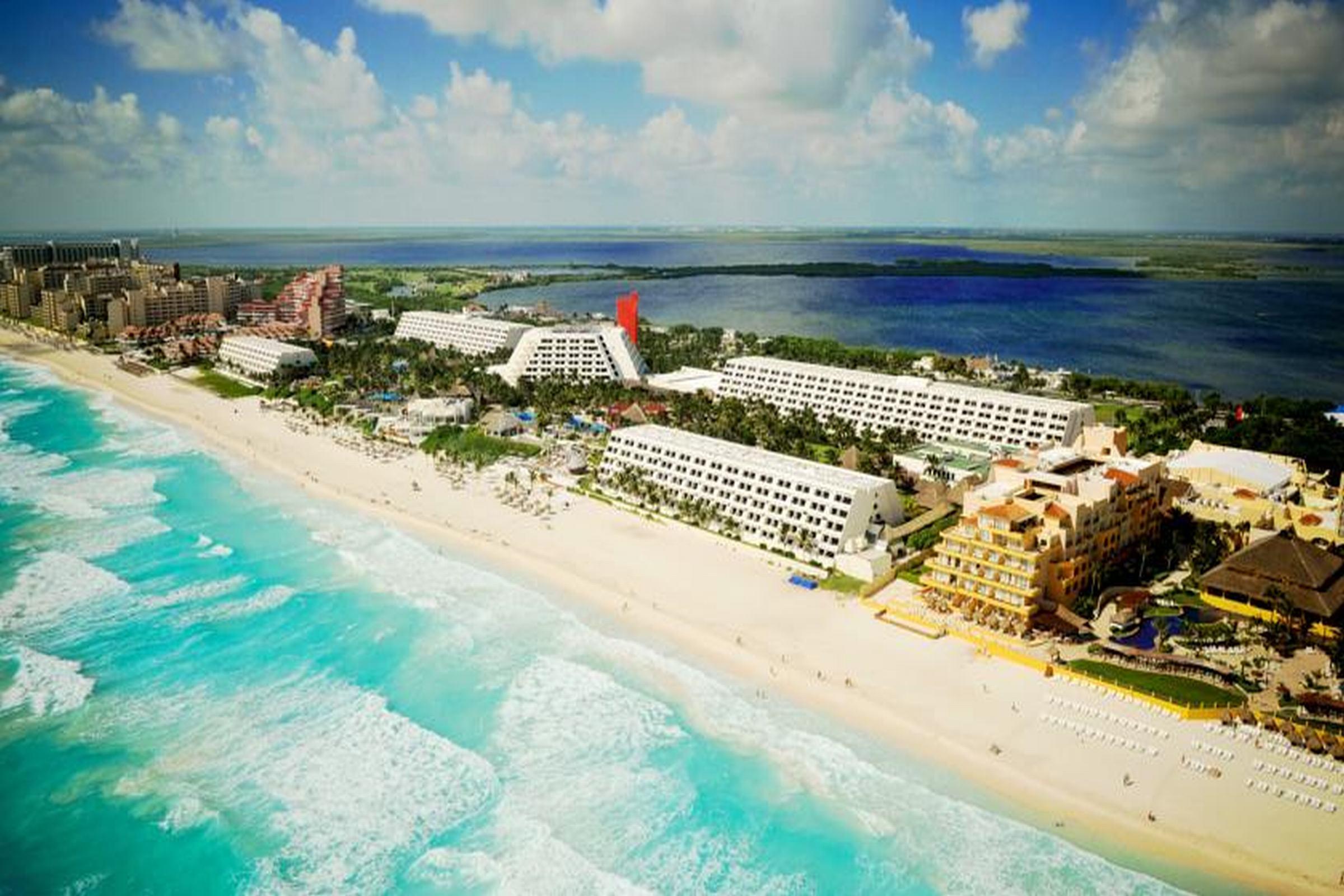 Grand Oasis Cancún Kültér fotó Aerial view of the resort