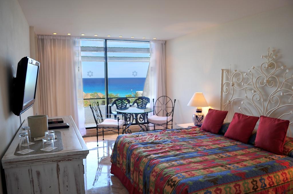 Grand Oasis Cancún Szoba fotó A room at the Iberostar Grand Hotel Bávaro